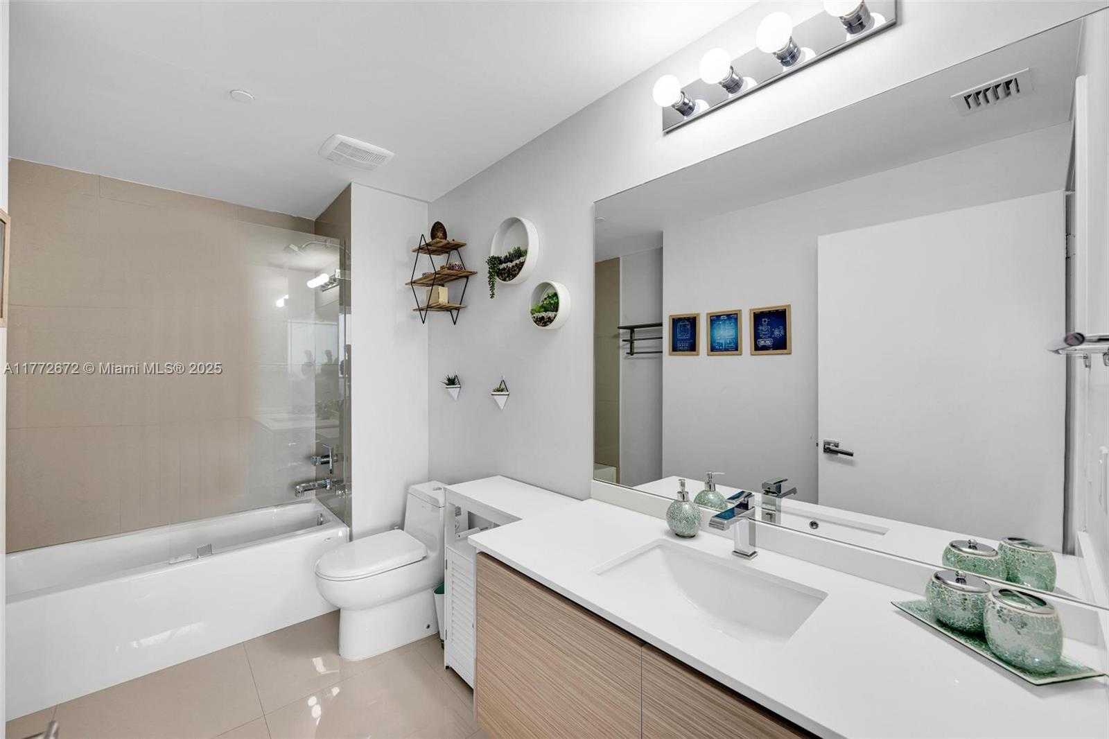 Small Image of 600 NE 27TH ST #803, Miami Number 23