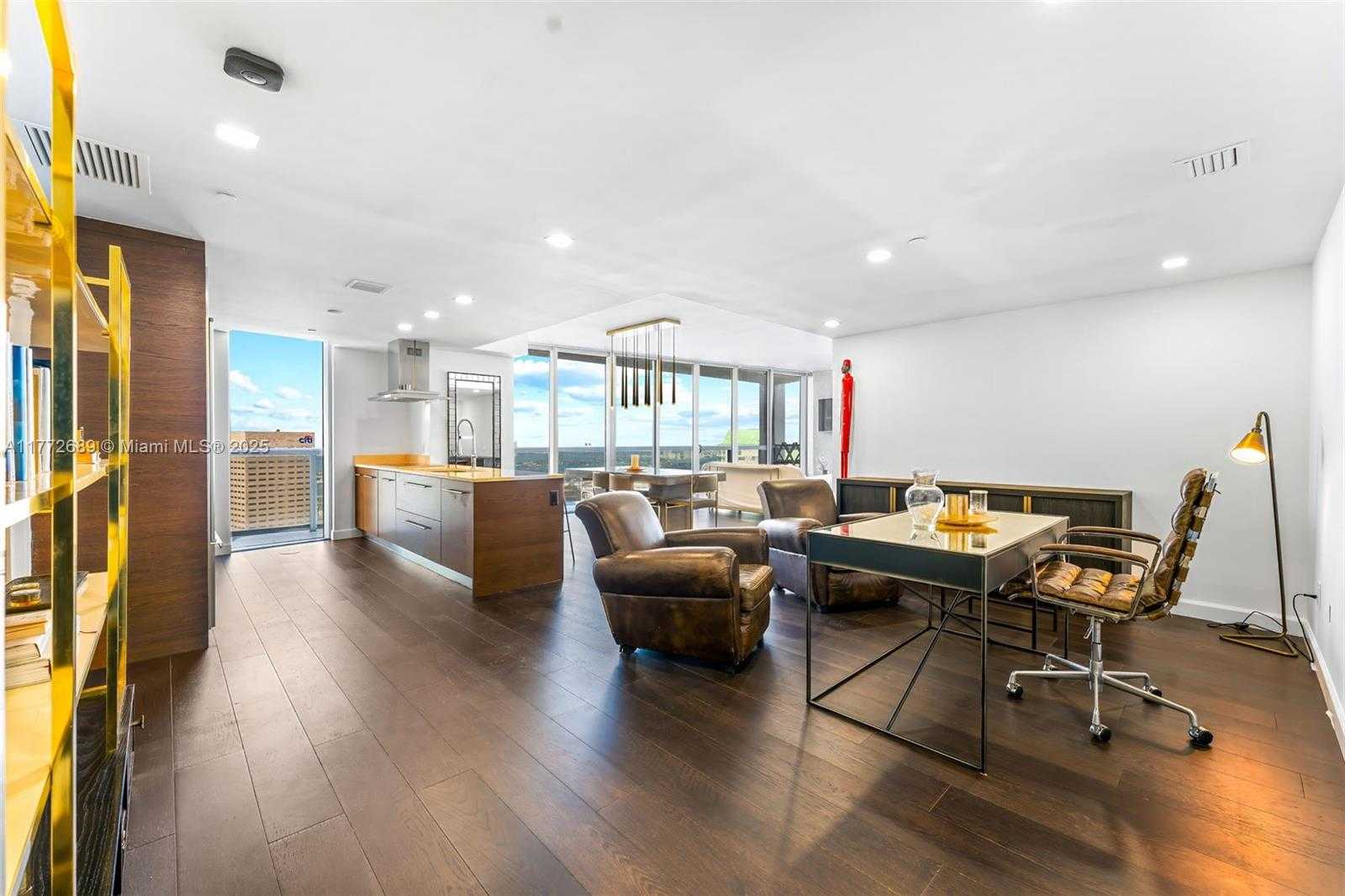 Small Image of 495 BRICKELL AVE #4502, Miami Number 8