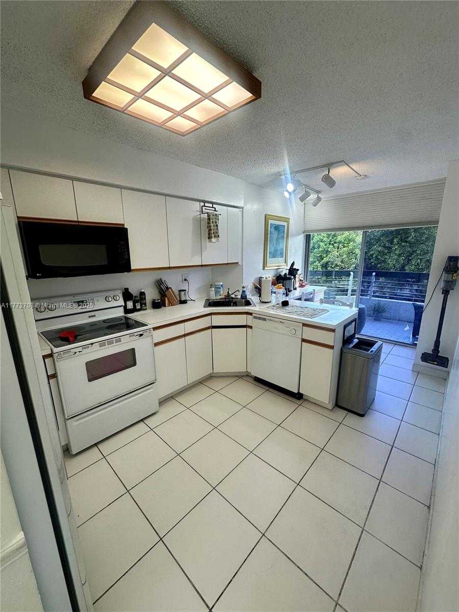 Small Image of 19101 NORTH EAST 36TH CT #302, Aventura Number 7