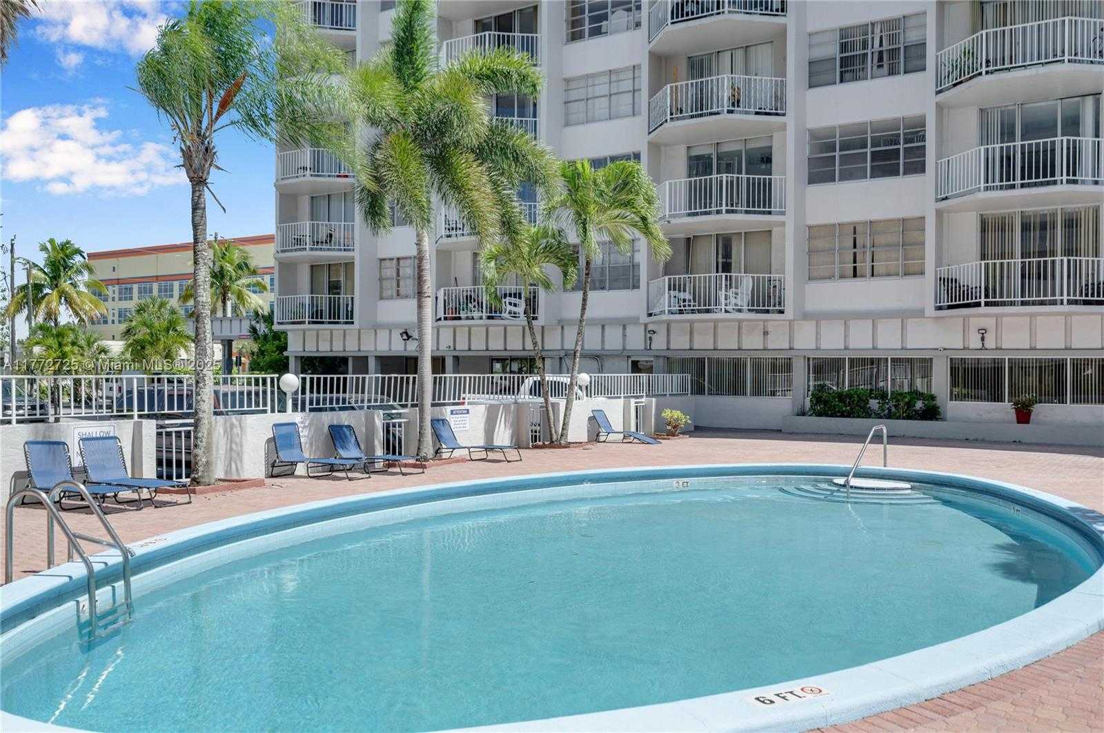 Small Image of 16740 NORTH EAST 9TH AVE #302, North Miami Beach Number 19