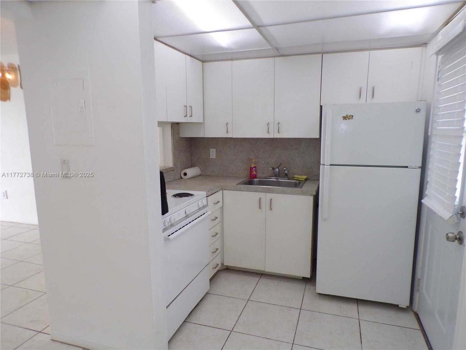 Small Image of 2920 POINT EAST DR #N111, Aventura Number 16