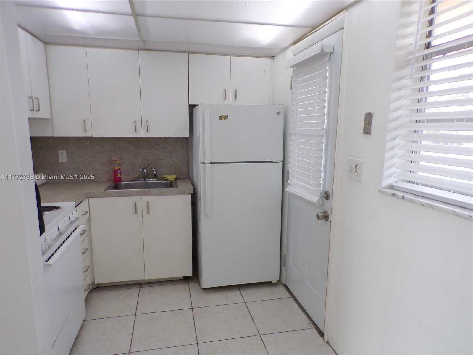 Small Image of 2920 POINT EAST DR #N111, Aventura Number 18