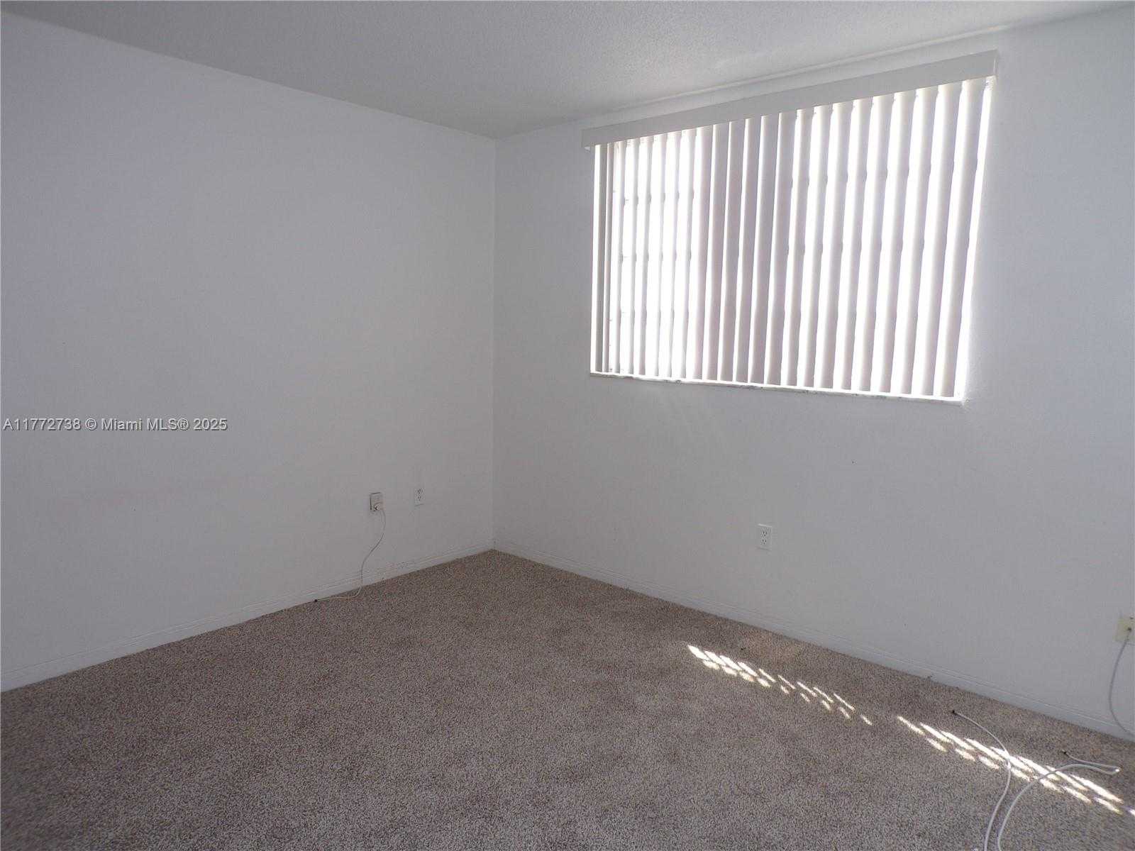 Small Image of 2920 POINT EAST DR #N111, Aventura Number 25