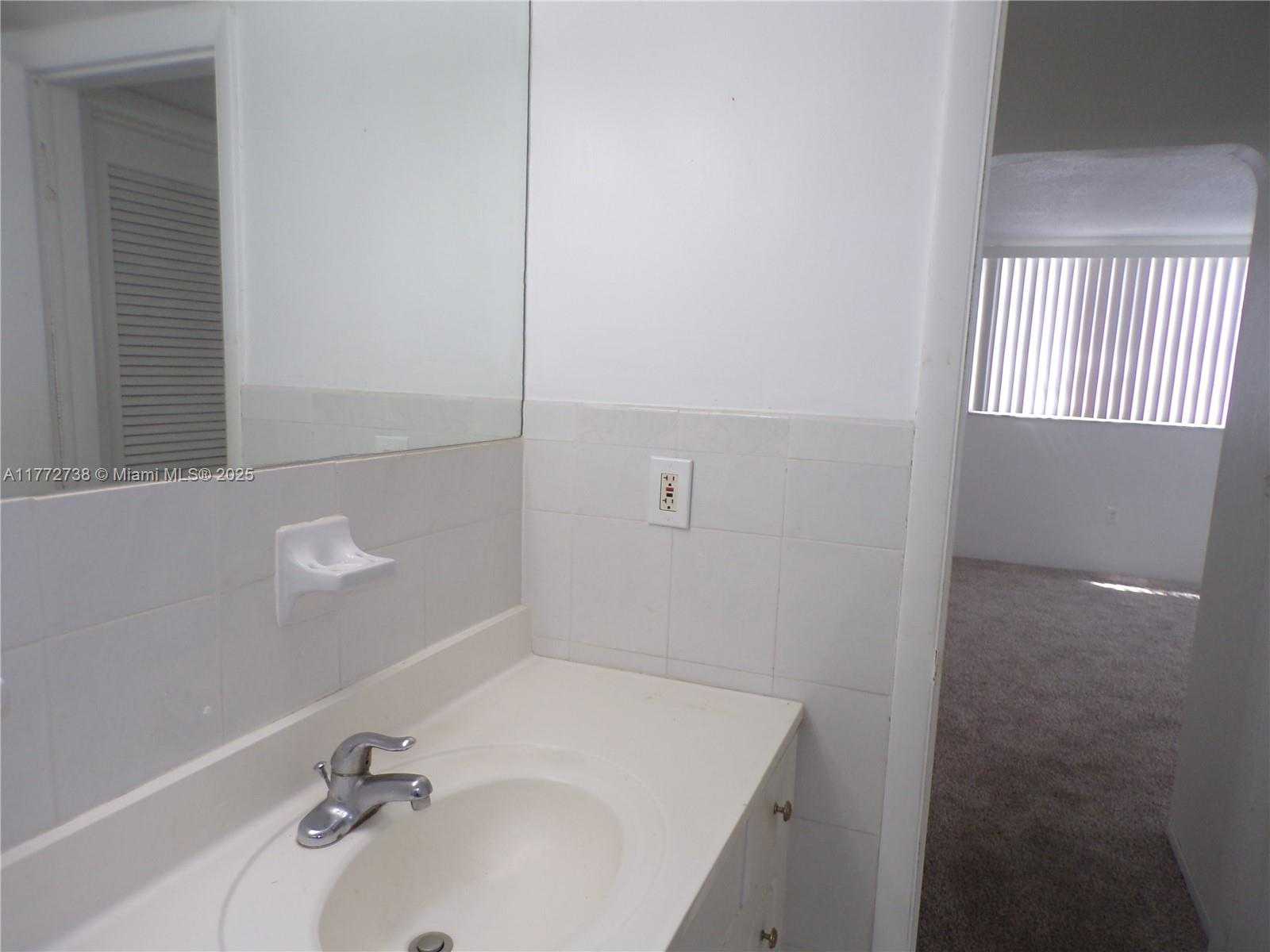 Small Image of 2920 POINT EAST DR #N111, Aventura Number 30
