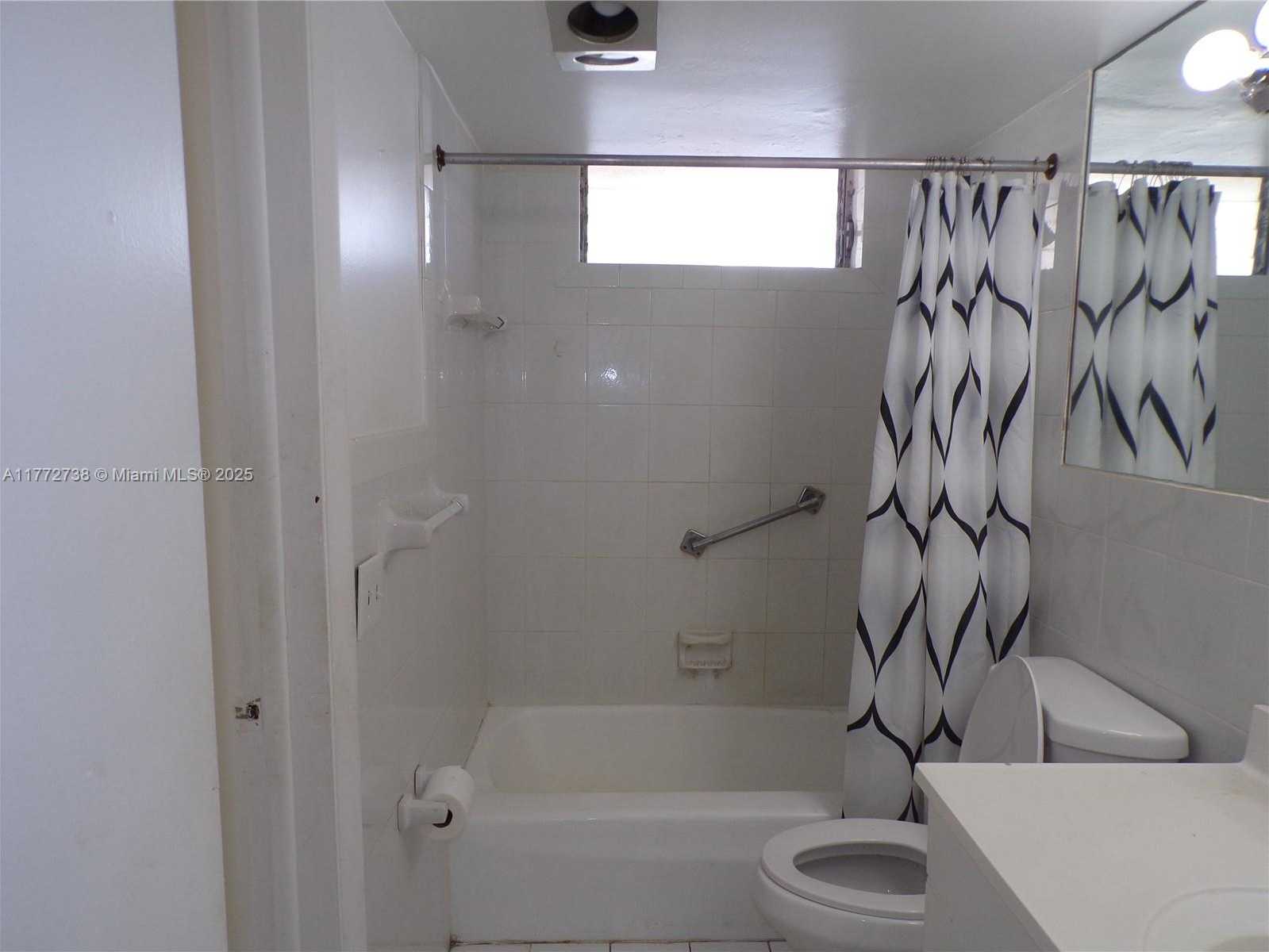 Small Image of 2920 POINT EAST DR #N111, Aventura Number 32