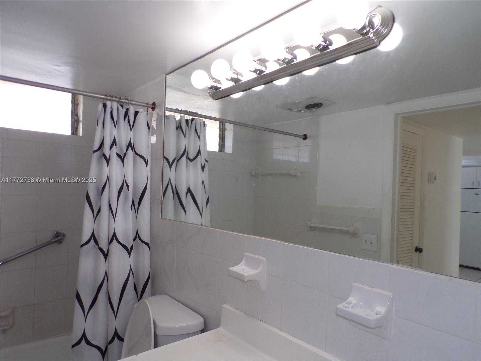 Small Image of 2920 POINT EAST DR #N111, Aventura Number 33