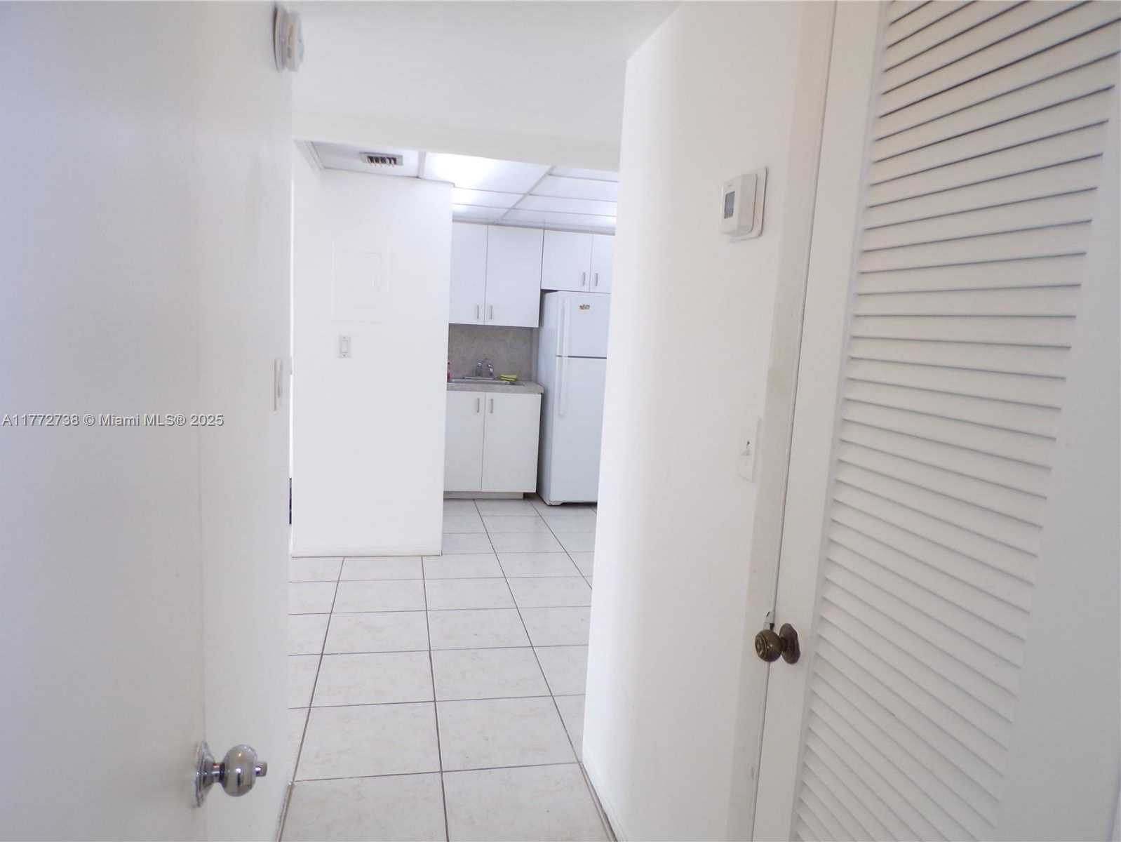 Small Image of 2920 POINT EAST DR #N111, Aventura Number 36