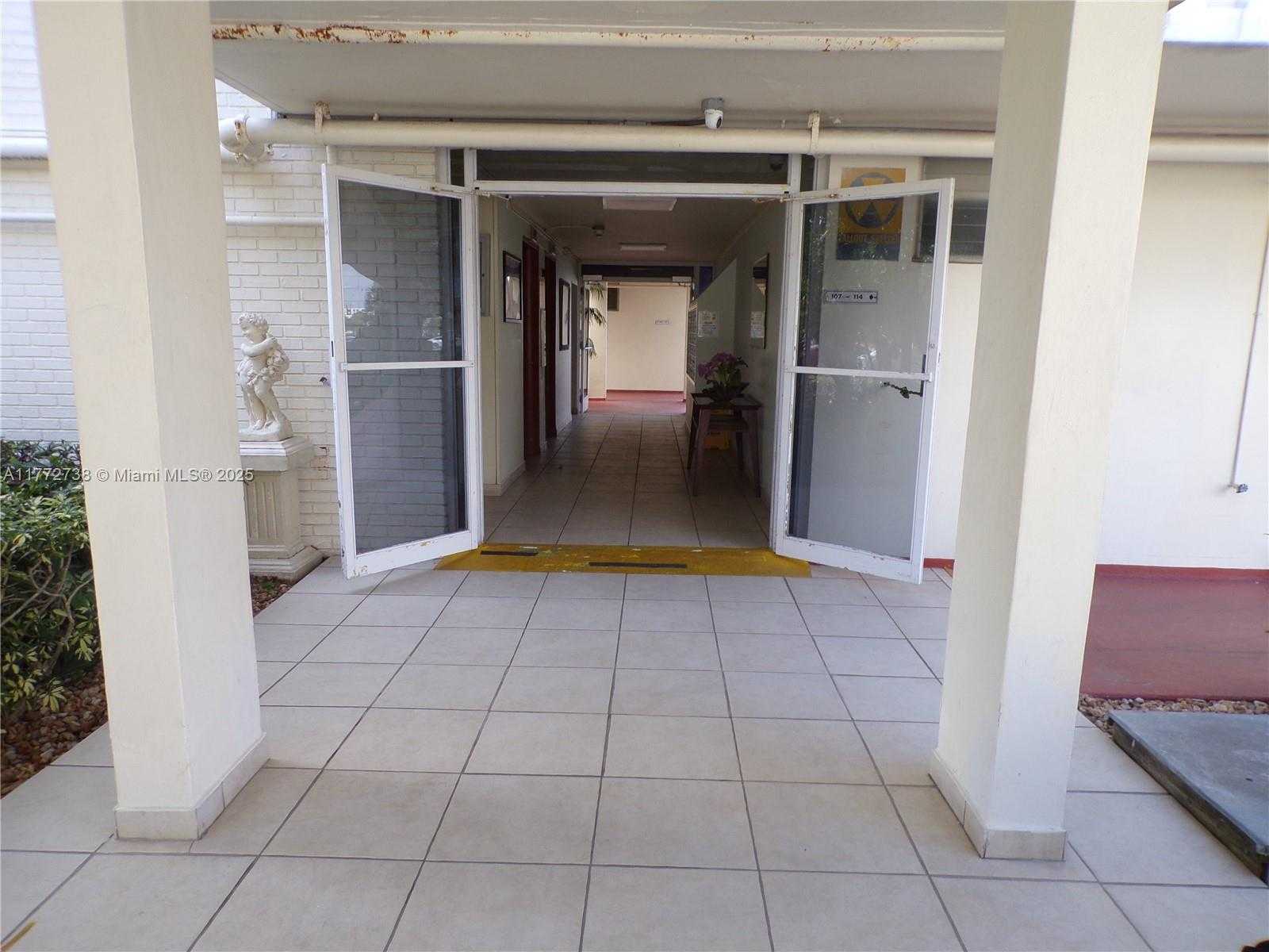 Small Image of 2920 POINT EAST DR #N111, Aventura Number 39
