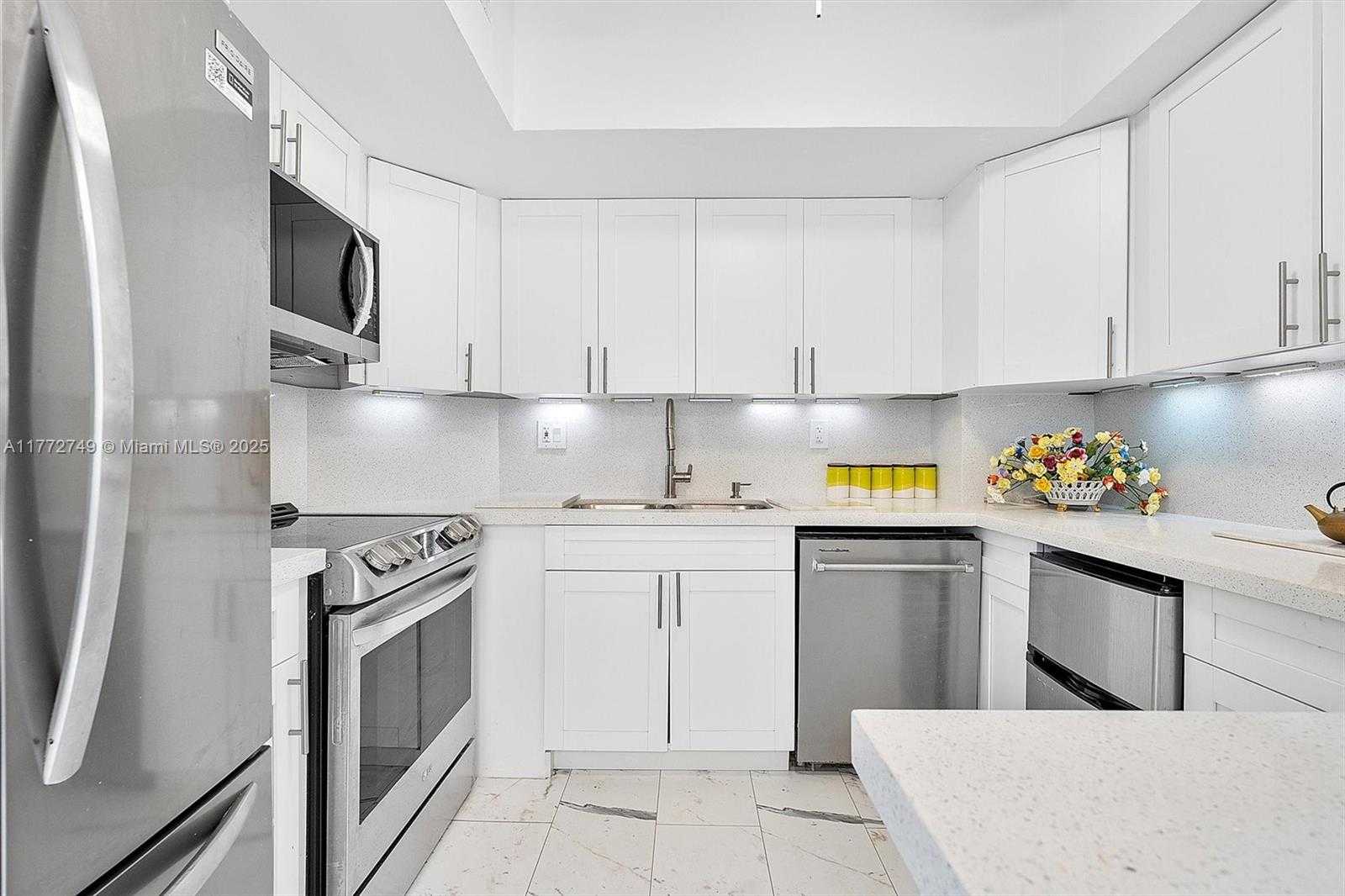 Small Image of 300 BAYVIEW DR #308, Sunny Isles Beach Number 11