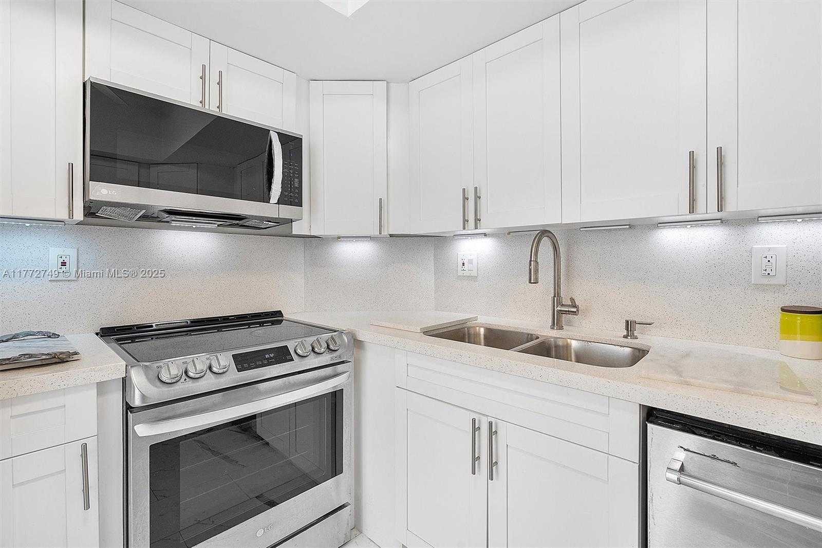 Small Image of 300 BAYVIEW DR #308, Sunny Isles Beach Number 13