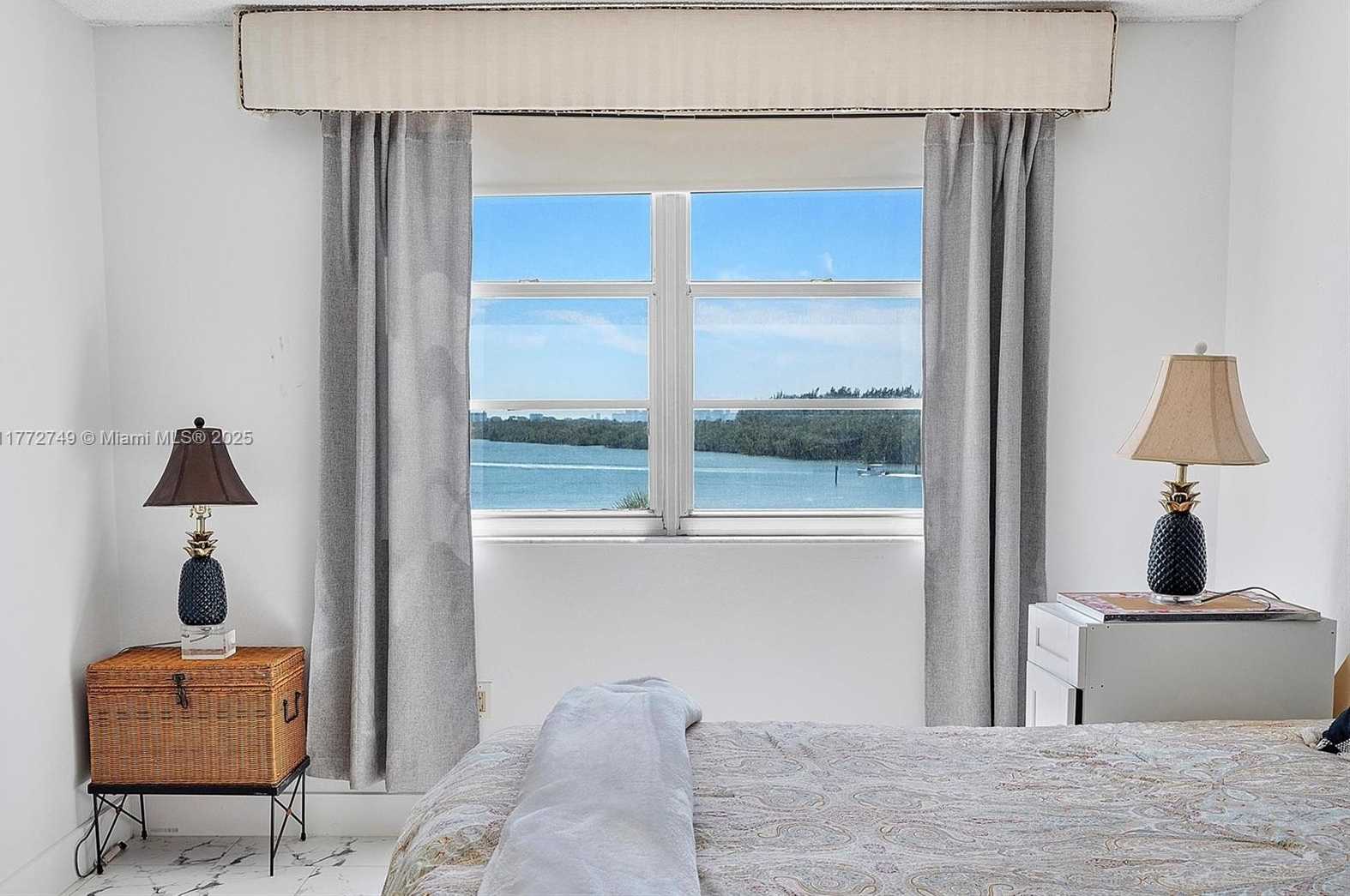 Small Image of 300 BAYVIEW DR #308, Sunny Isles Beach Number 17