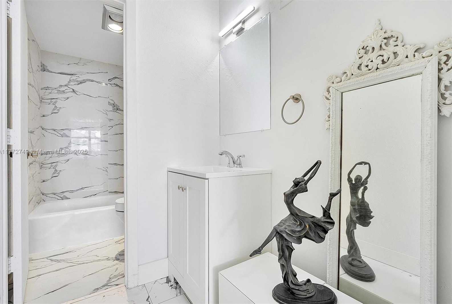 Small Image of 300 BAYVIEW DR #308, Sunny Isles Beach Number 18