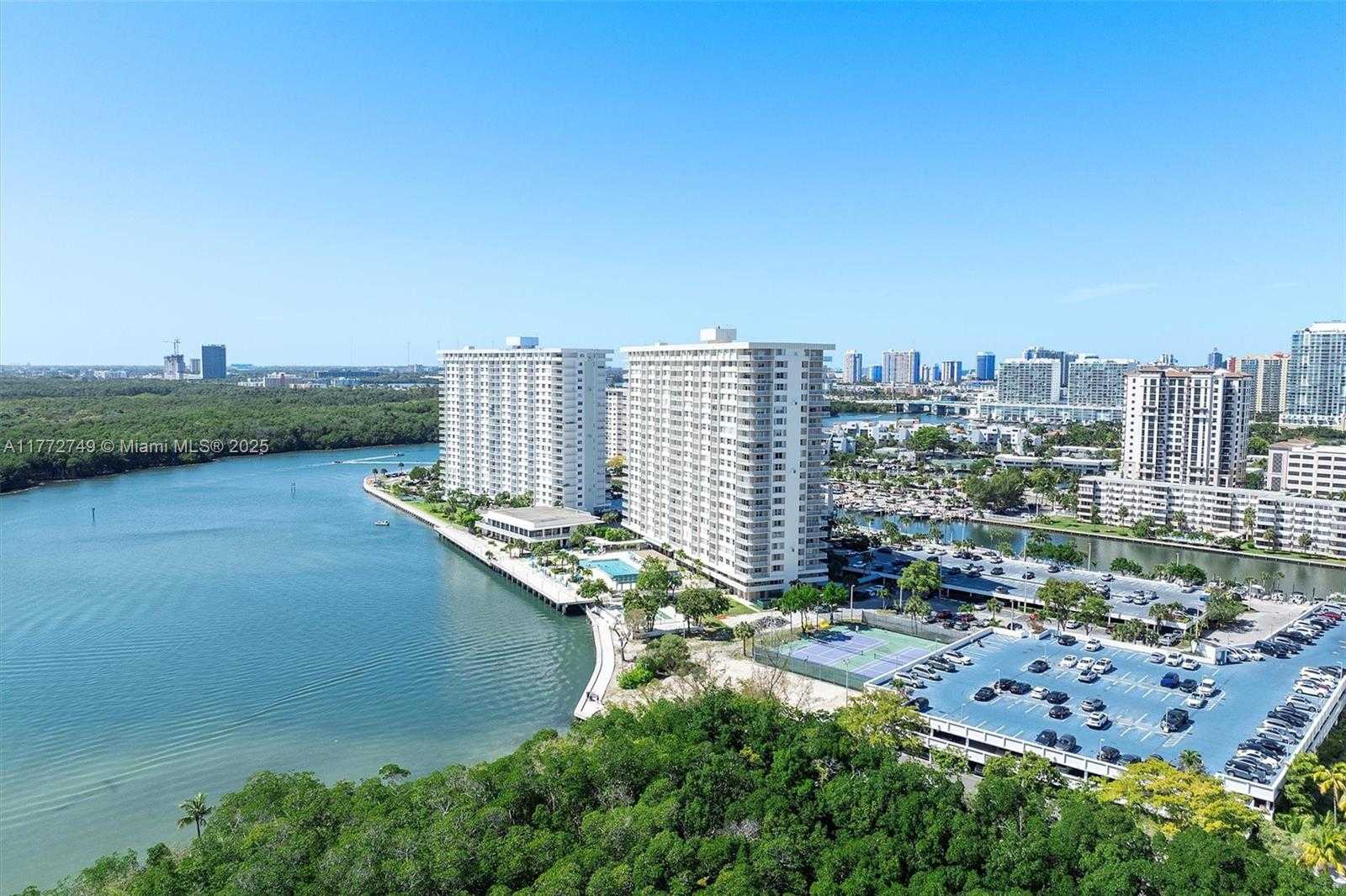 Small Image of 300 BAYVIEW DR #308, Sunny Isles Beach Number 28