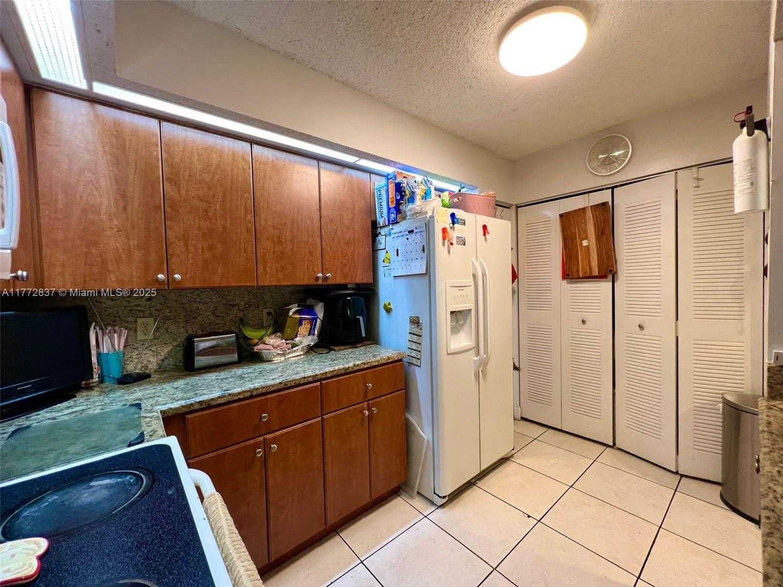 Small Image of 18810 NORTH WEST 57TH AVE #102, Hialeah Number 4