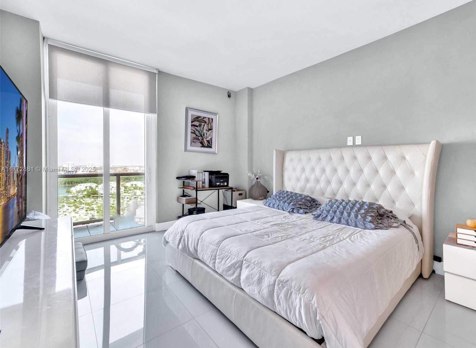 Small Image of 100 BAYVIEW DR #PH01, Sunny Isles Beach Number 10