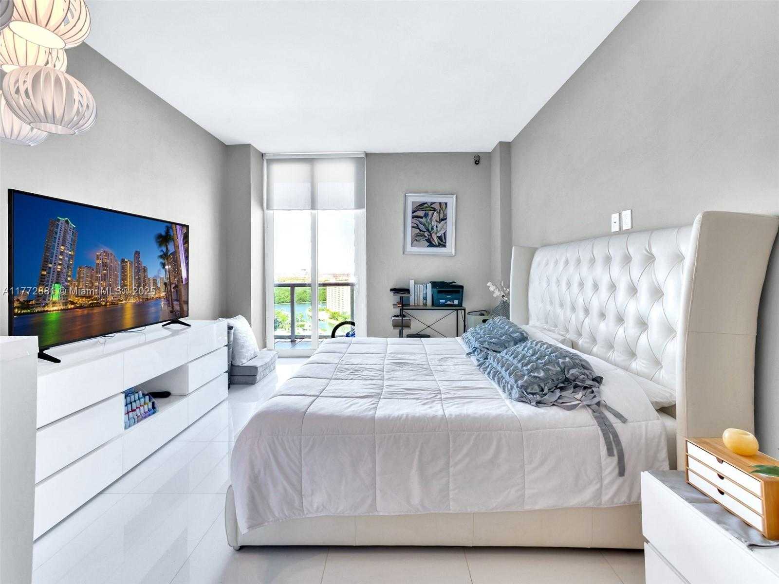 Small Image of 100 BAYVIEW DR #PH01, Sunny Isles Beach Number 13