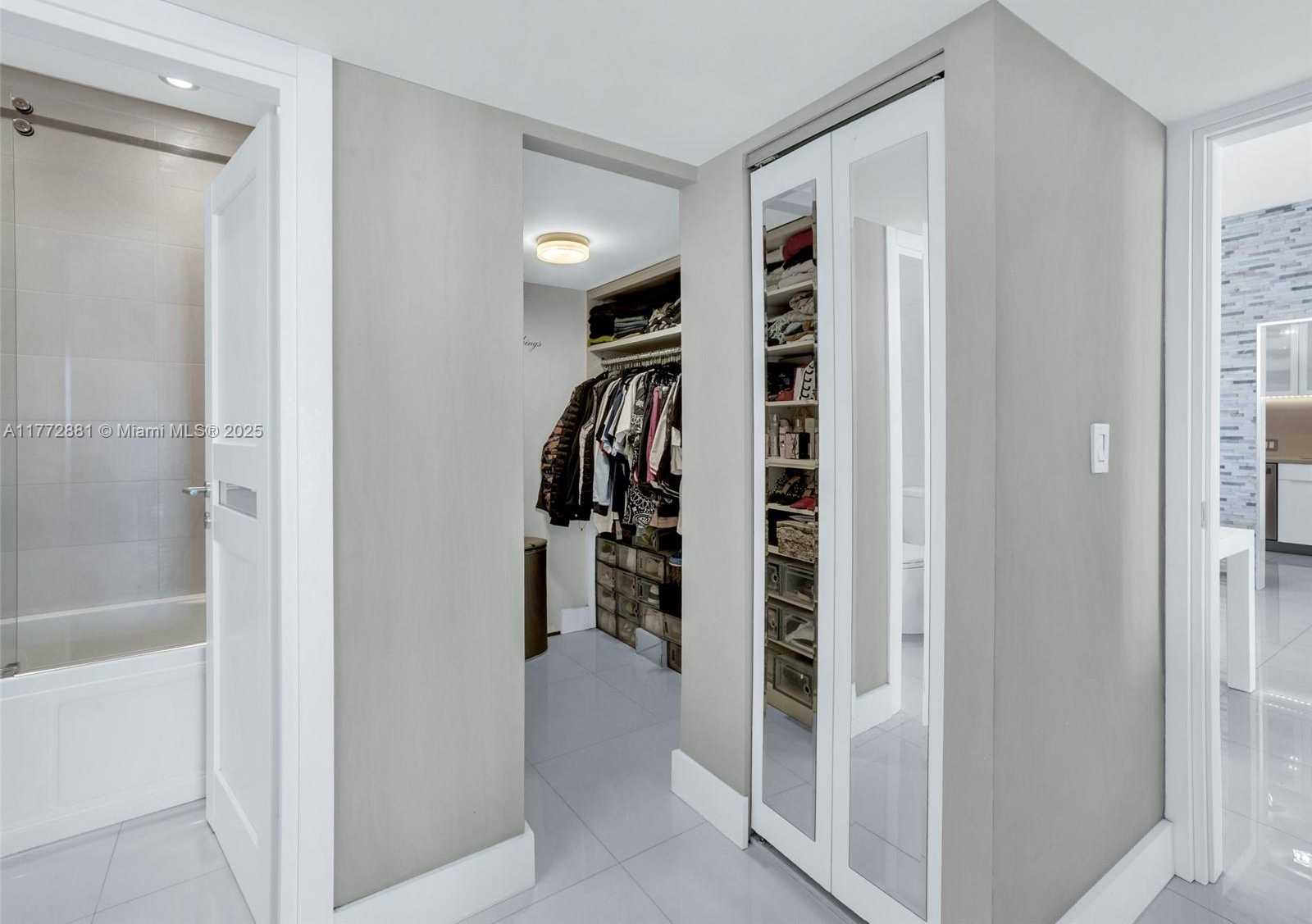 Small Image of 100 BAYVIEW DR #PH01, Sunny Isles Beach Number 16