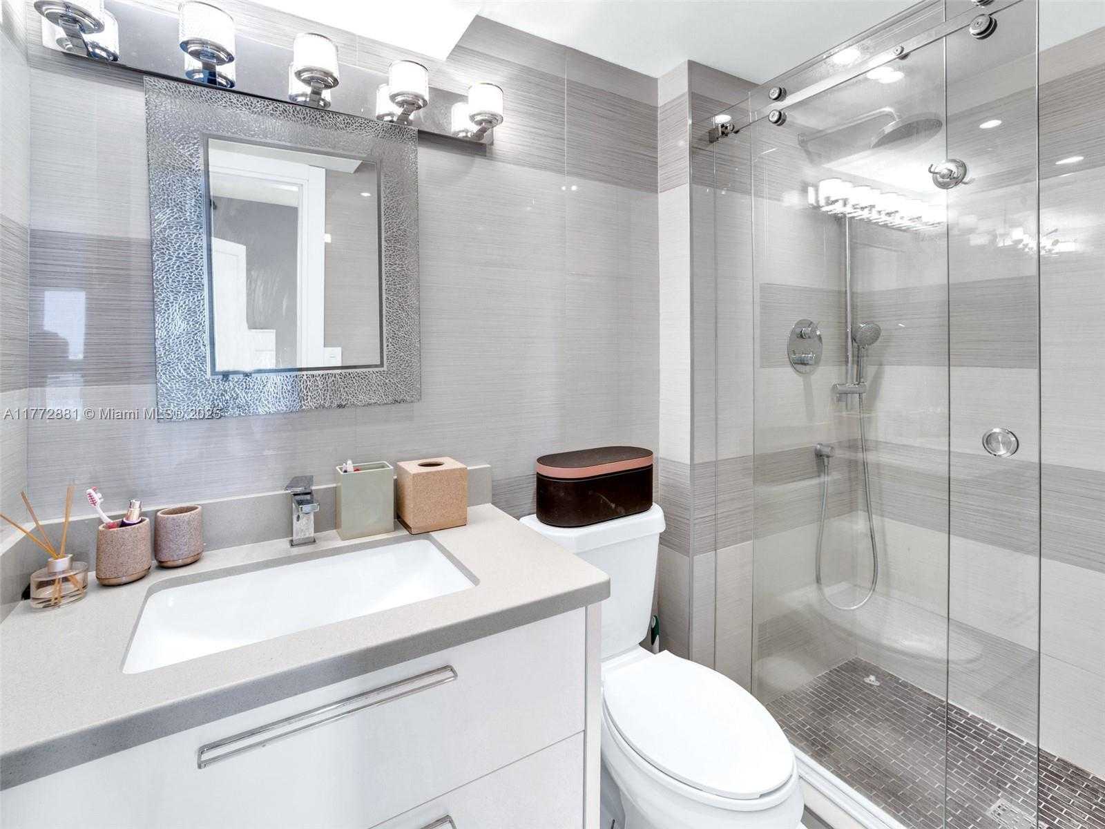 Small Image of 100 BAYVIEW DR #PH01, Sunny Isles Beach Number 17