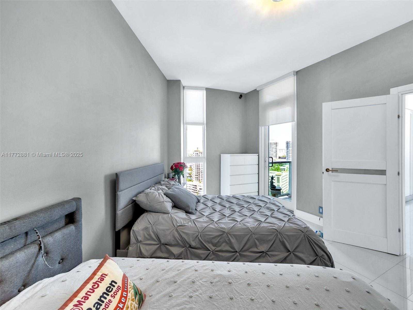 Small Image of 100 BAYVIEW DR #PH01, Sunny Isles Beach Number 19