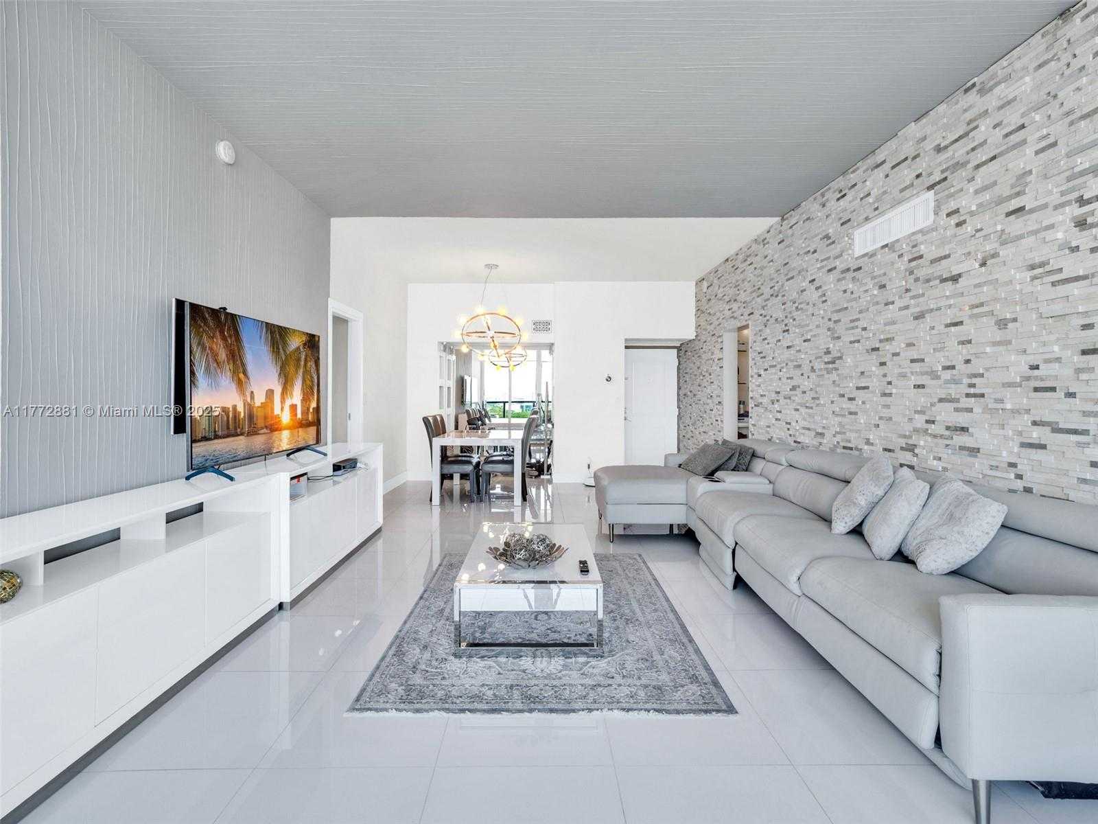 Small Image of 100 BAYVIEW DR #PH01, Sunny Isles Beach Number 2