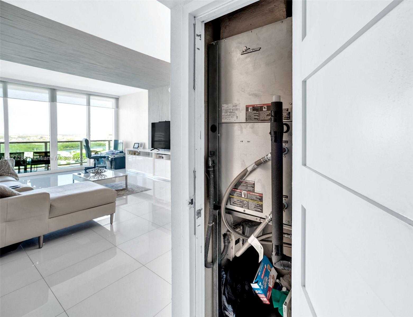Small Image of 100 BAYVIEW DR #PH01, Sunny Isles Beach Number 21