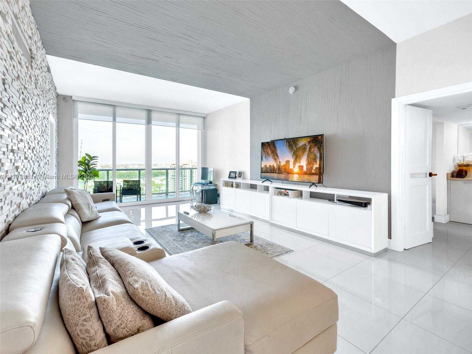 Small Image of 100 BAYVIEW DR #PH01, Sunny Isles Beach Number 3