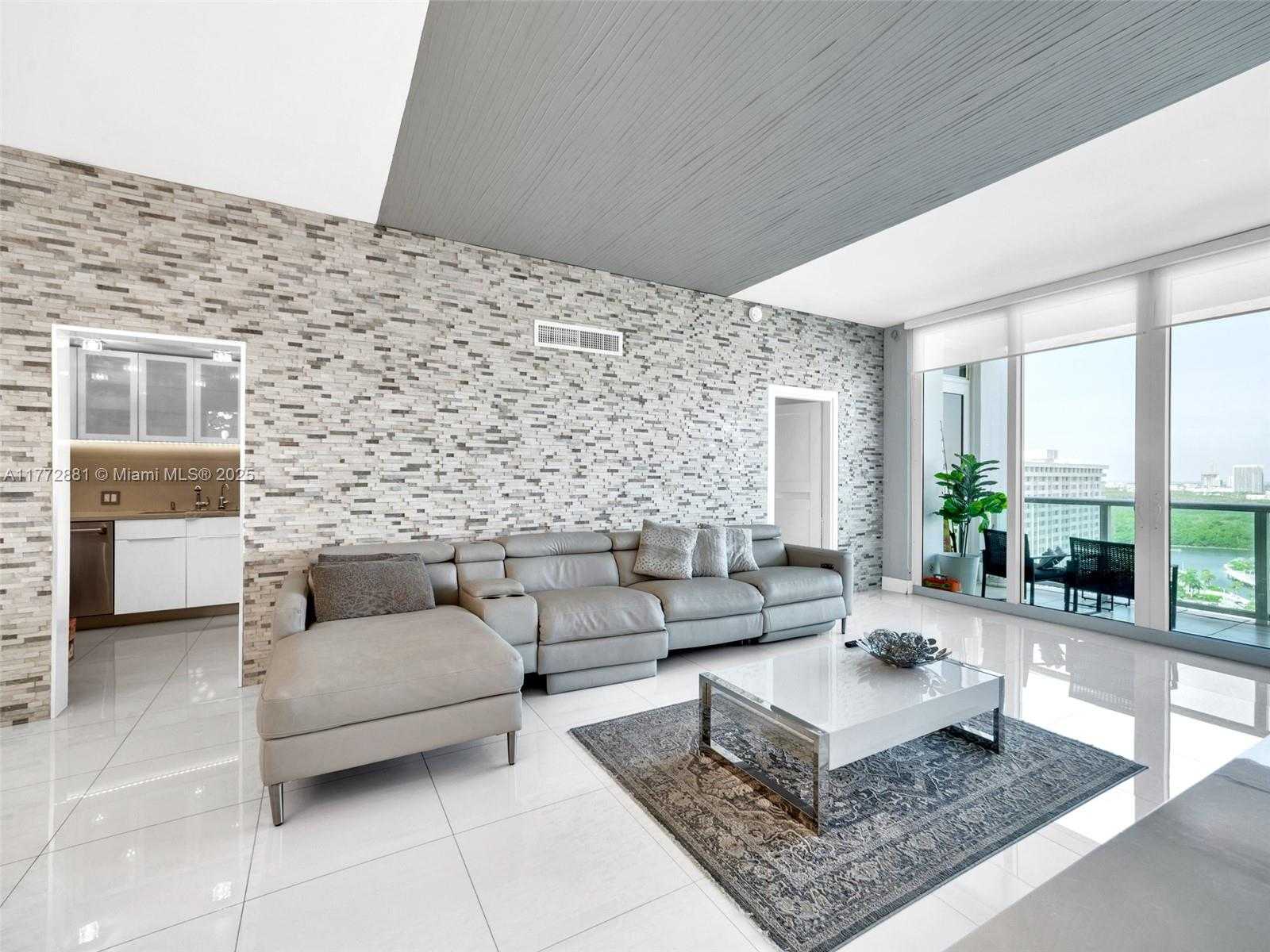 Small Image of 100 BAYVIEW DR #PH01, Sunny Isles Beach Number 4