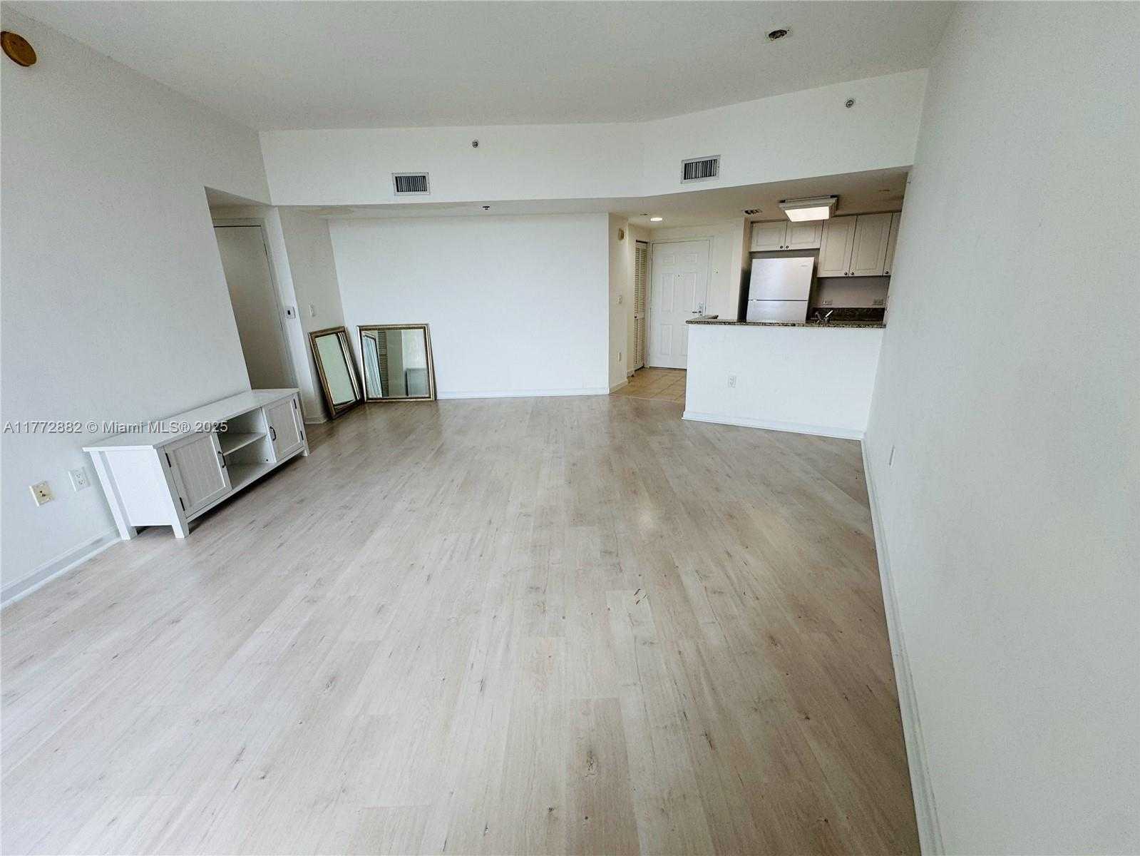Small Image of 19501 WEST COUNTRY CLUB DR #1006, Aventura Number 11