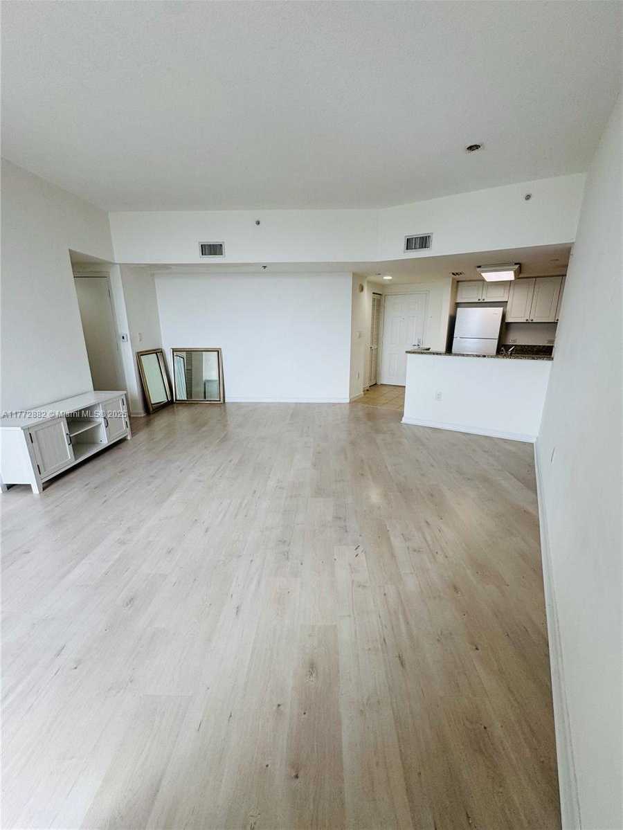 Small Image of 19501 WEST COUNTRY CLUB DR #1006, Aventura Number 12