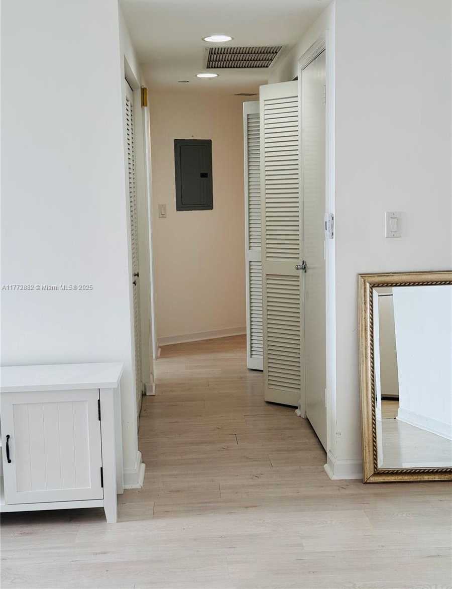 Small Image of 19501 WEST COUNTRY CLUB DR #1006, Aventura Number 13