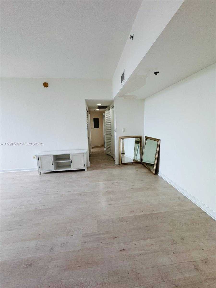 Small Image of 19501 WEST COUNTRY CLUB DR #1006, Aventura Number 14