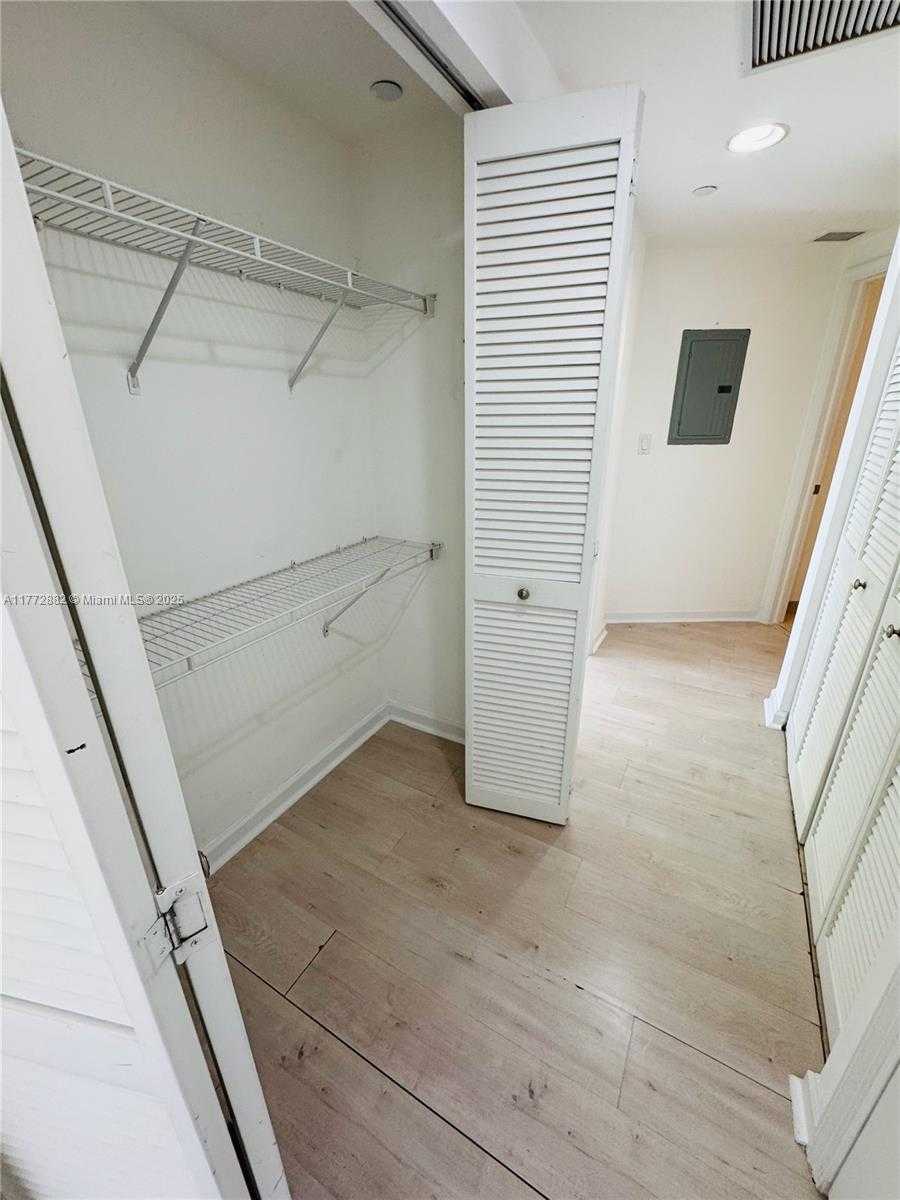 Small Image of 19501 WEST COUNTRY CLUB DR #1006, Aventura Number 16