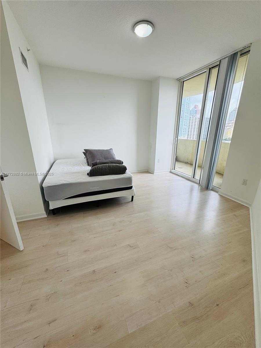 Small Image of 19501 WEST COUNTRY CLUB DR #1006, Aventura Number 19