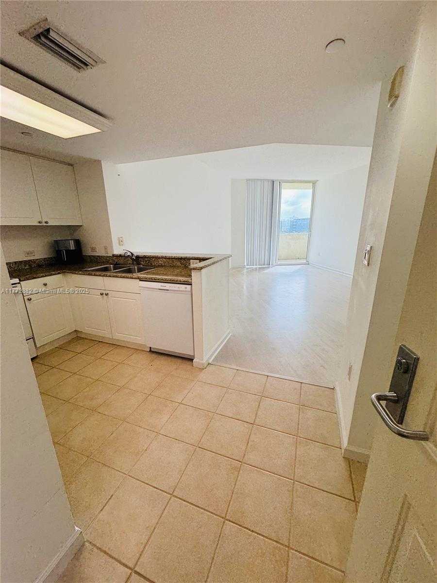 Small Image of 19501 WEST COUNTRY CLUB DR #1006, Aventura Number 2