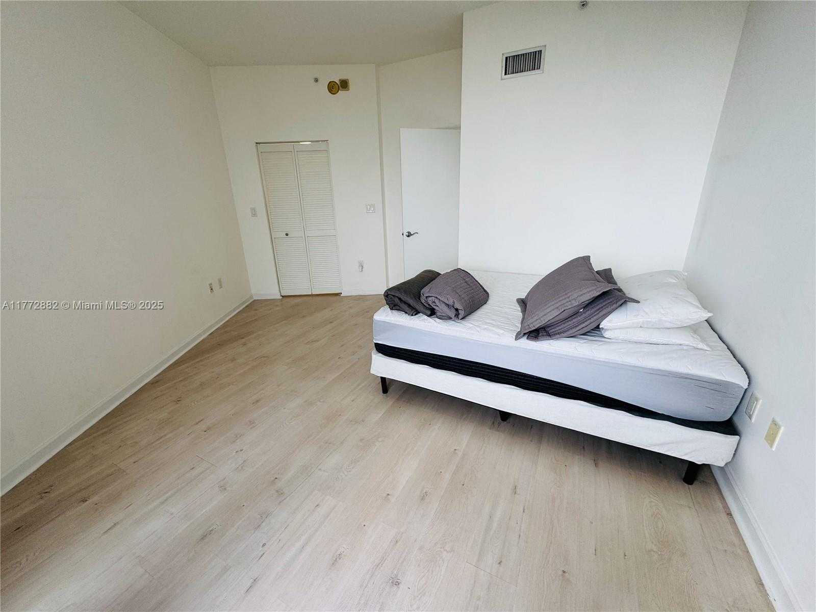 Small Image of 19501 WEST COUNTRY CLUB DR #1006, Aventura Number 21