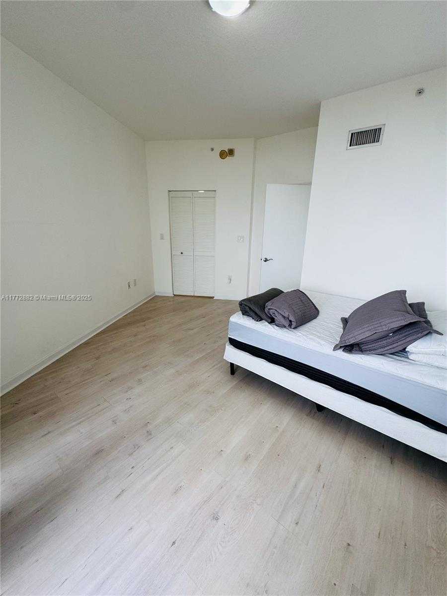 Small Image of 19501 WEST COUNTRY CLUB DR #1006, Aventura Number 22