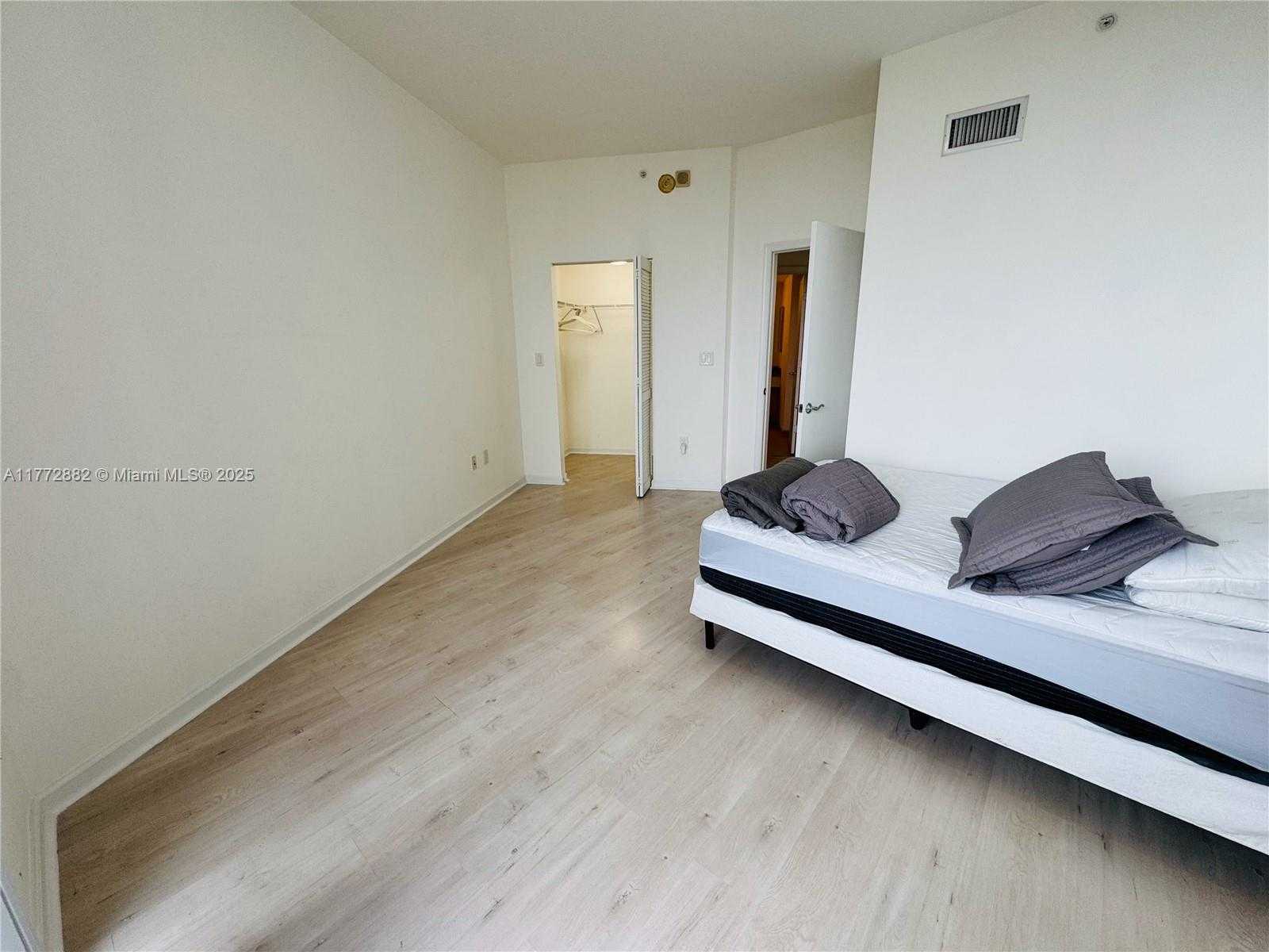 Small Image of 19501 WEST COUNTRY CLUB DR #1006, Aventura Number 24