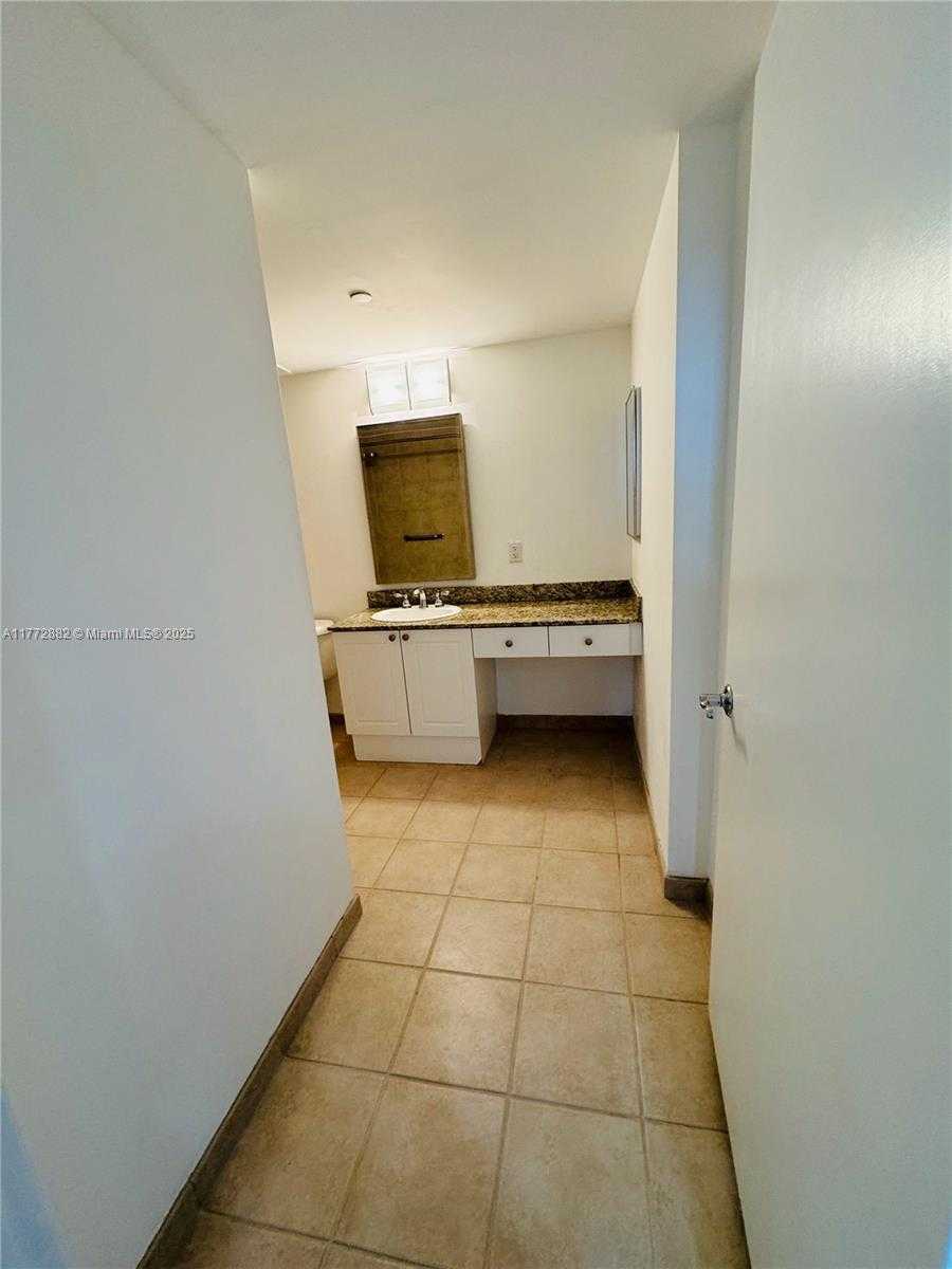 Small Image of 19501 WEST COUNTRY CLUB DR #1006, Aventura Number 25