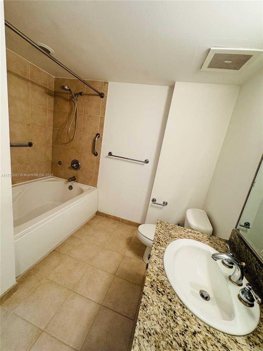 Small Image of 19501 WEST COUNTRY CLUB DR #1006, Aventura Number 29
