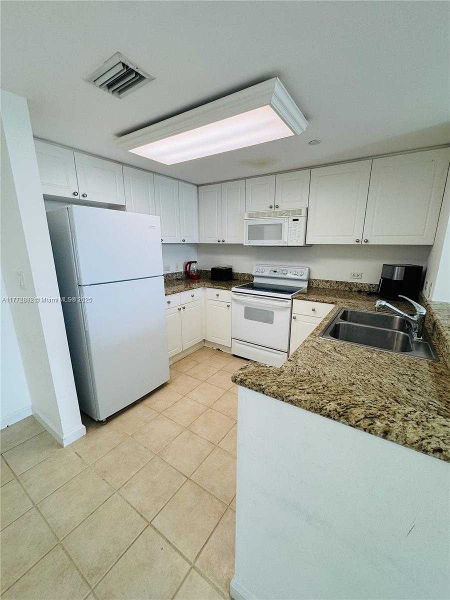 Small Image of 19501 WEST COUNTRY CLUB DR #1006, Aventura Number 3