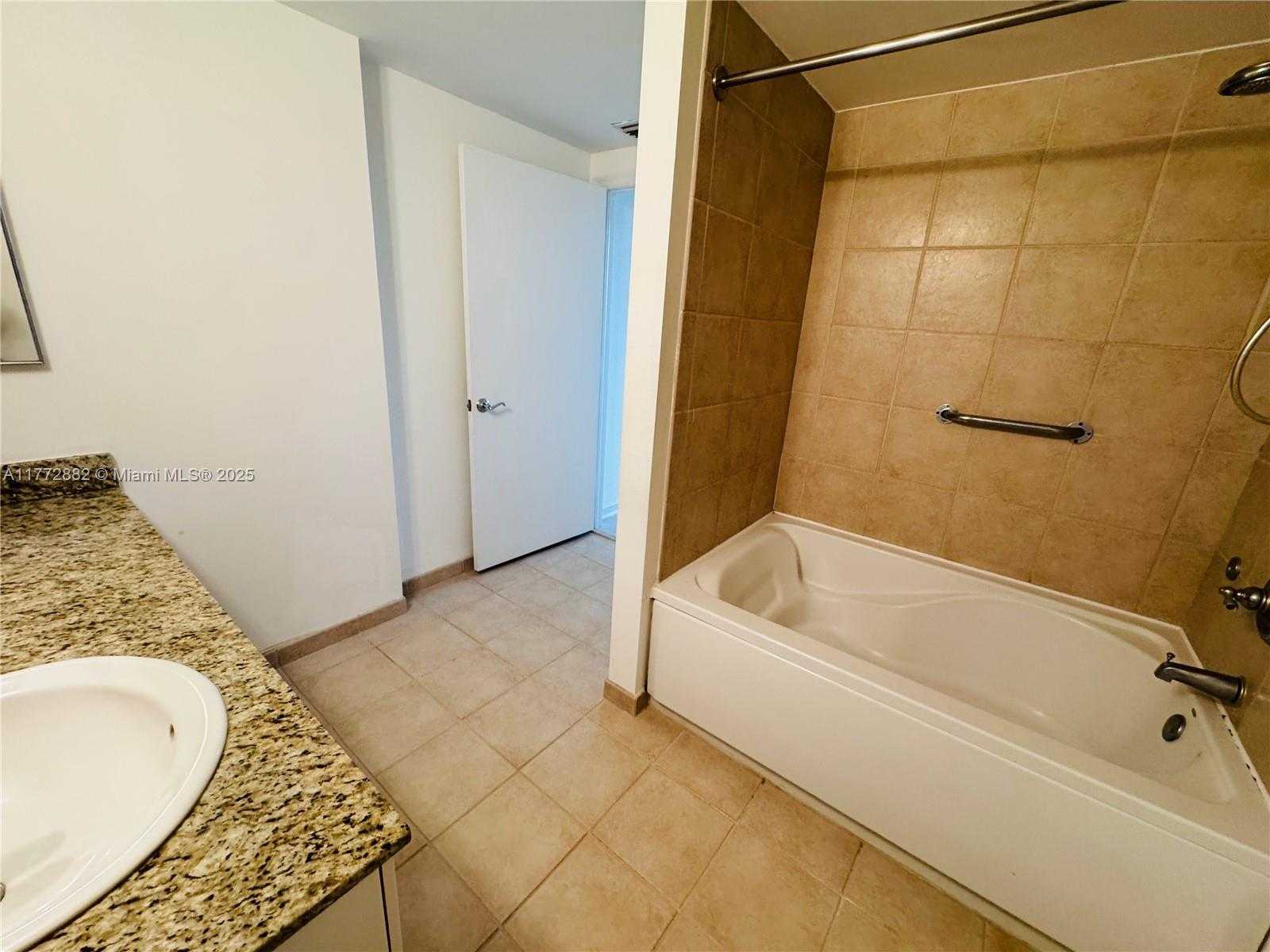 Small Image of 19501 WEST COUNTRY CLUB DR #1006, Aventura Number 31