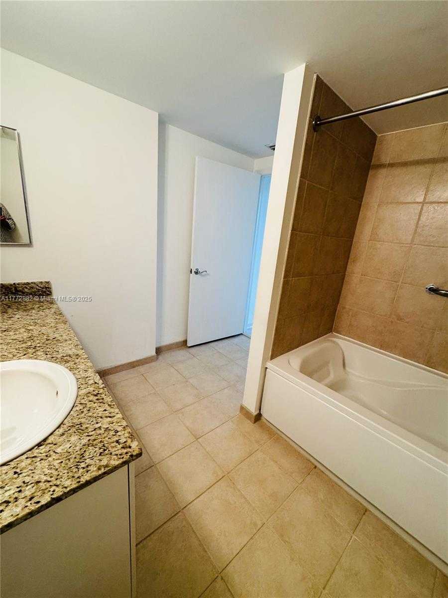 Small Image of 19501 WEST COUNTRY CLUB DR #1006, Aventura Number 33
