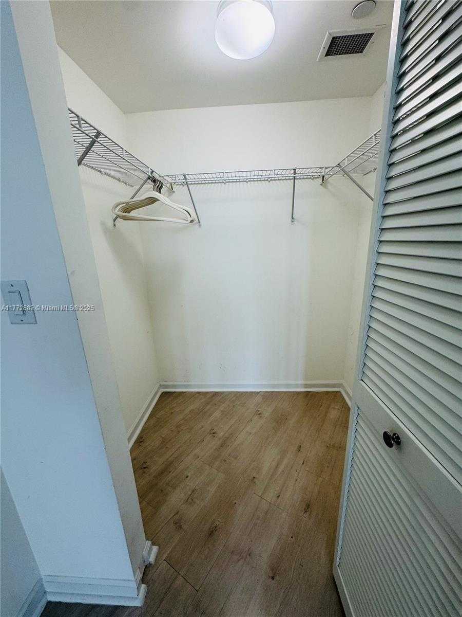 Small Image of 19501 WEST COUNTRY CLUB DR #1006, Aventura Number 34
