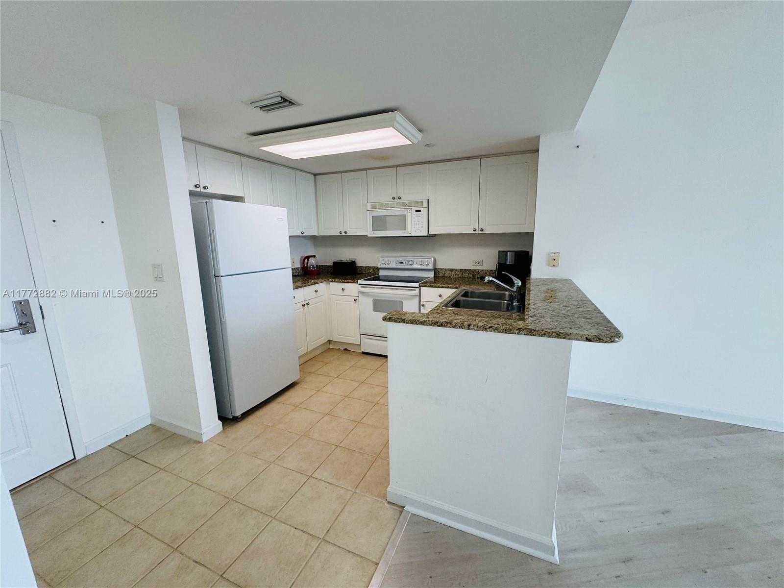 Small Image of 19501 WEST COUNTRY CLUB DR #1006, Aventura Number 4