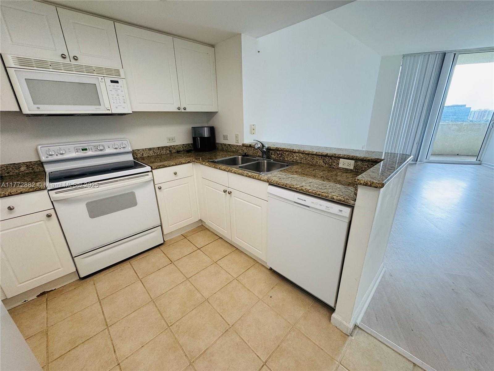 Small Image of 19501 WEST COUNTRY CLUB DR #1006, Aventura Number 7
