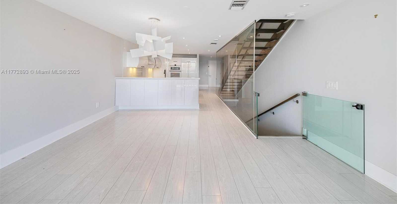 Small Image of Aventura Number 14