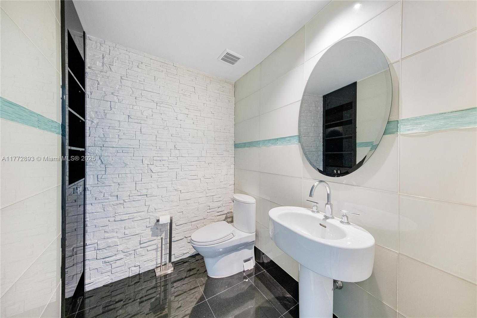 Small Image of Aventura Number 18