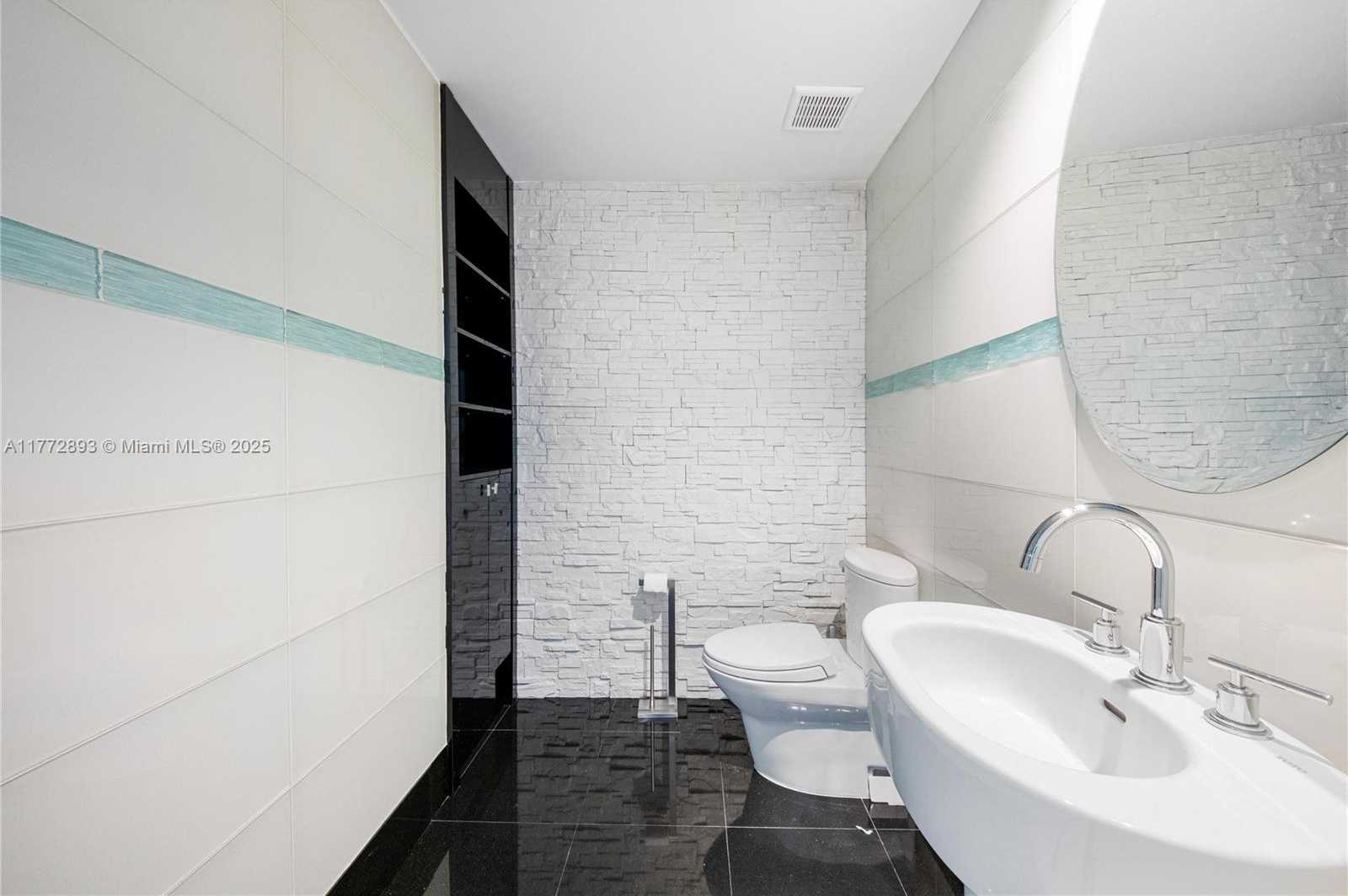 Small Image of Aventura Number 19