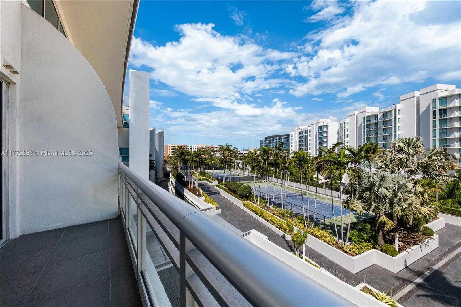 Small Image of Aventura Number 31