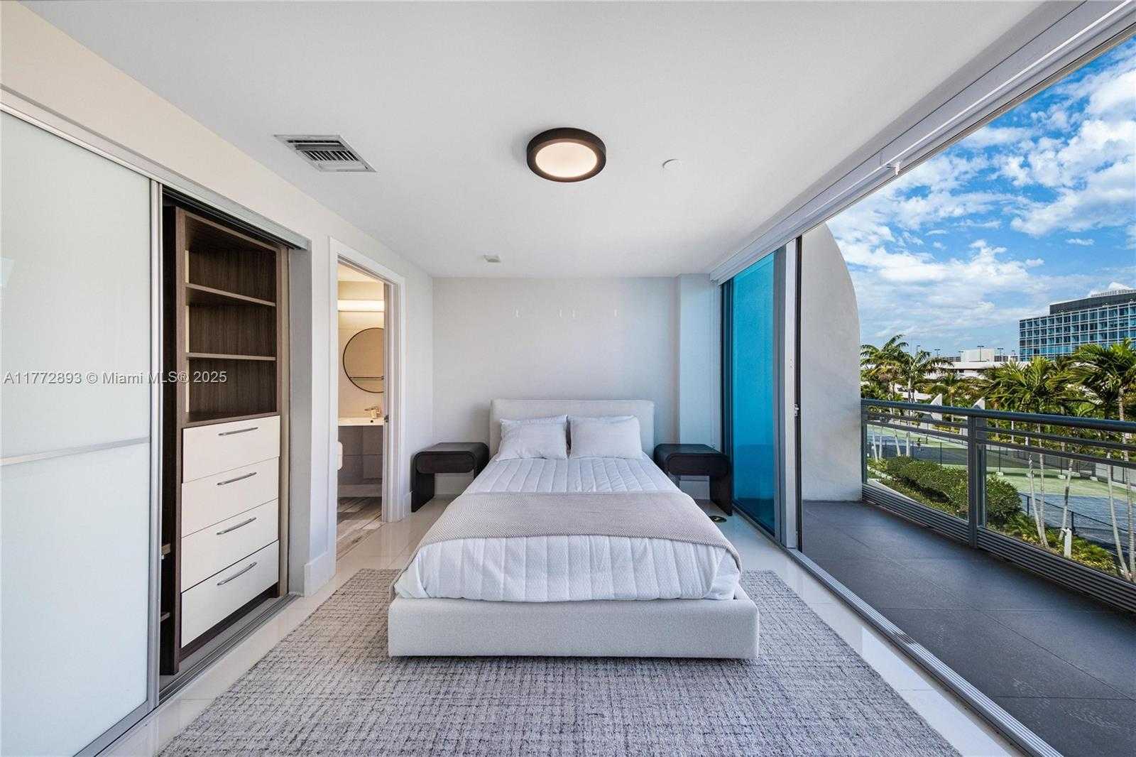 Small Image of Aventura Number 34
